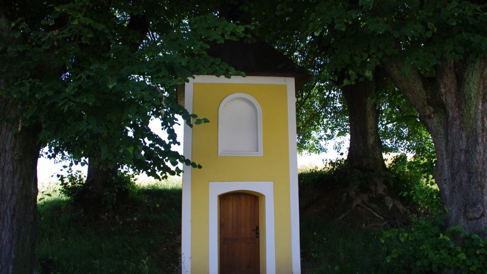 Kaplička se zvonkem v osadě Familie