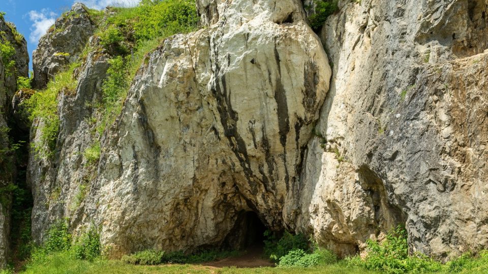 Osídlení jeskyní v období magdalénienu dokázaly archeologické nálezy nástrojů i koster