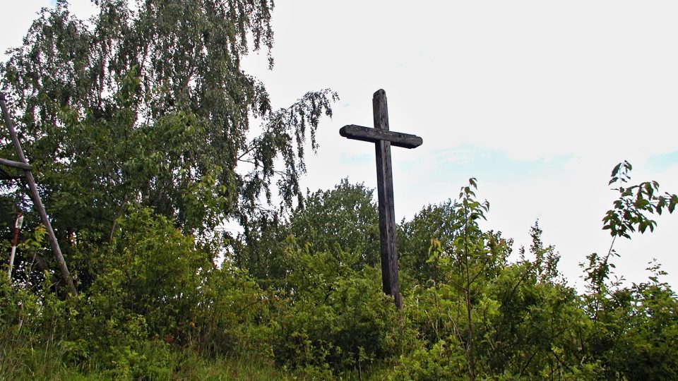 Kříž který dal Kalvárii jméno jakoby na svého odsouzence teprve čekal