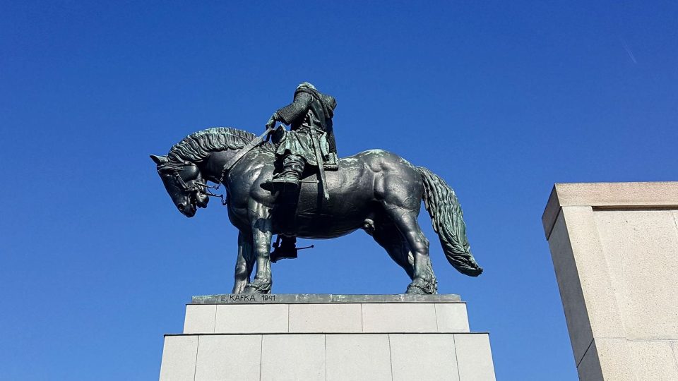 Největší jezdecká socha u nás stojí v Praze, na vrchu Vítkově