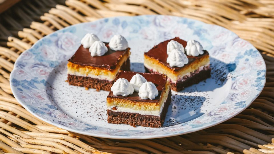 Dvoubarevné tvarohové řezy | foto: Jana Volková Dvoubarevné tvarohové řezy
