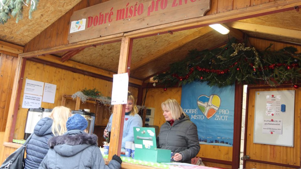 Český rozhlas Olomouc prodával punč pro dobrou věc