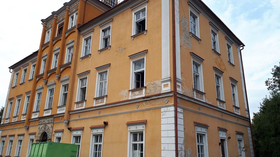 Zámek Třemešek čeká přestavba na komunitní centrum a byty