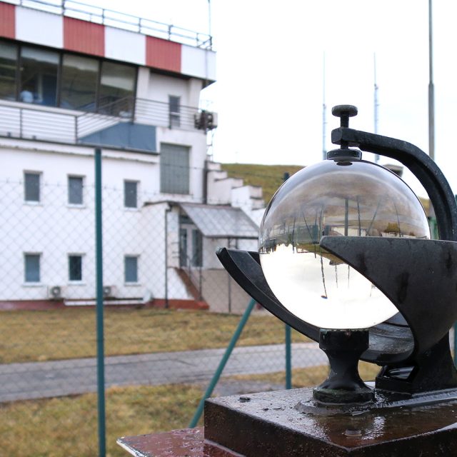 Heliograf umožňuje zjistit,  jak dlouho během dne svítí slunce | foto: Drahomíra Bačkorová,  Český rozhlas