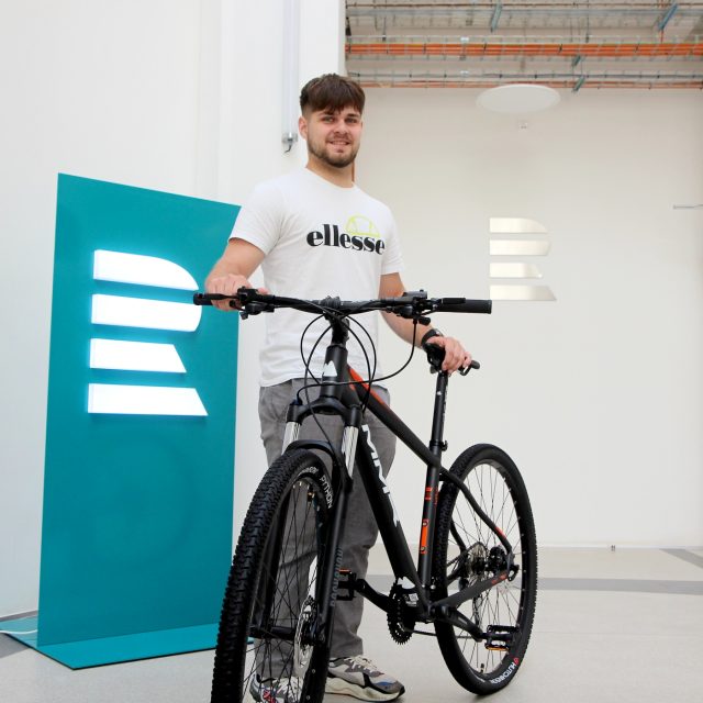 Dominik Menzel z Krnova se svou výhrou | foto: David Jahoda,  Český rozhlas