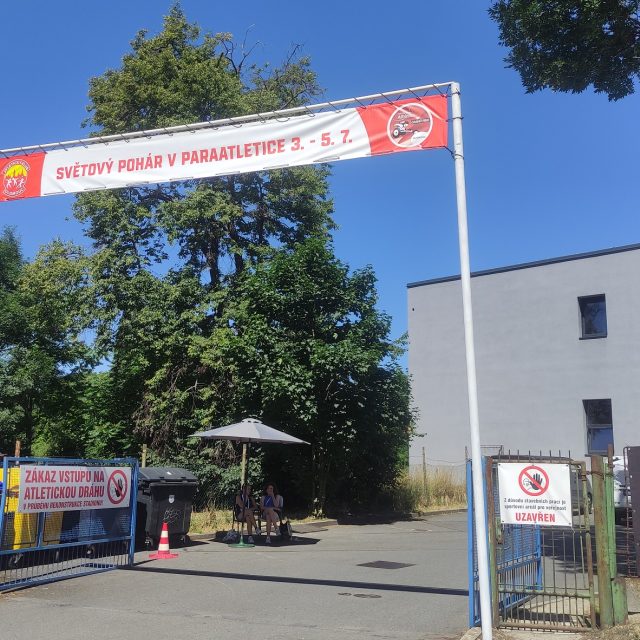 Na olomouckém atletickém stadionu je vše připraveno k zahájení závodů Světového poháru v paraatletice žen | foto: David Jahoda,  Český rozhlas