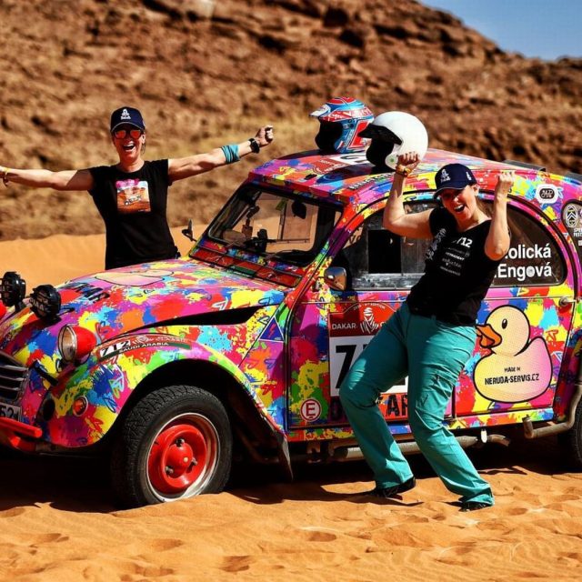 S Kachnou v designu od Josefa Rataje na Dakaru | foto: Zbyněk Honzák - archiv B. Holické a L. Engové