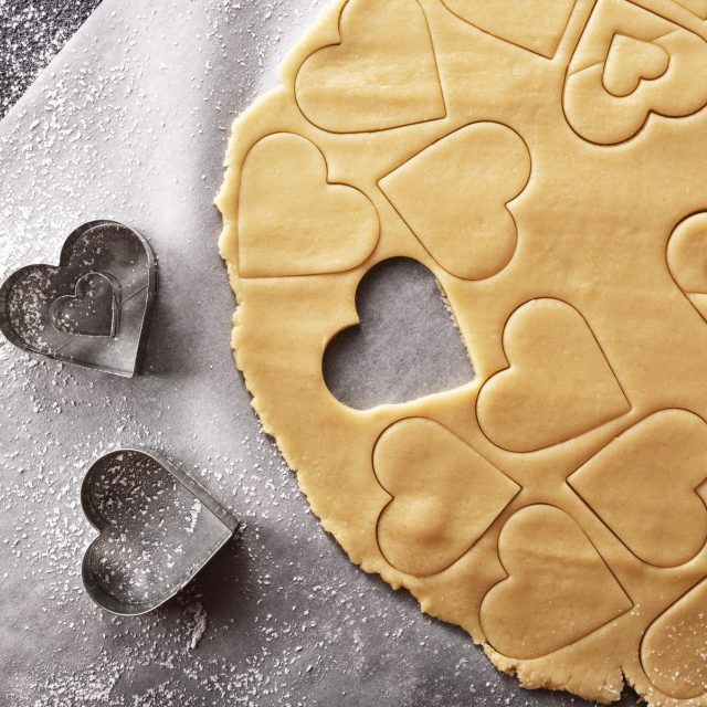 Těsto s vykrajovanými srdíčky | foto: Profimedia