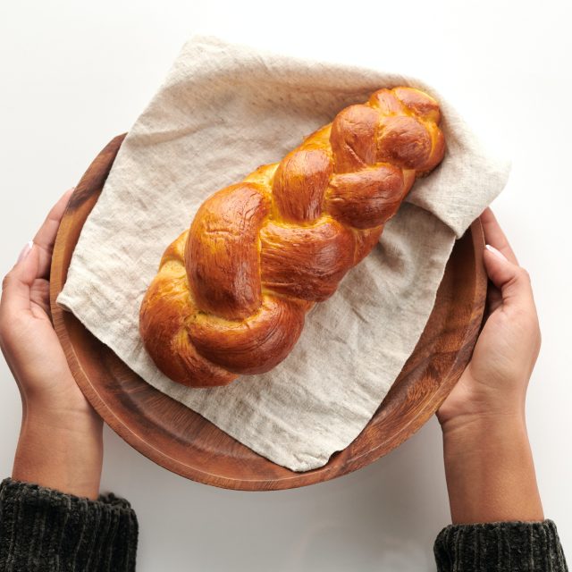 Chala,  neboli barches nesmí chybět o šábesu. Podpora židovského života je jedním s pilířů strategie EU pro boj s antisemitismem  | foto: Pexels,  Licence Pexels