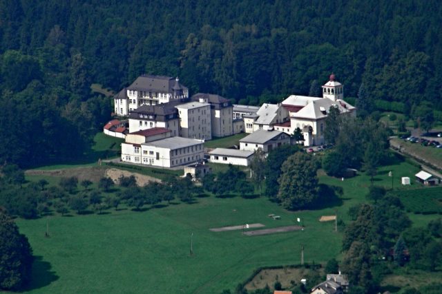 Pohled na sanatorium ve Zlatých Horách z Biskupské kupy | foto: Miroslav Kobza,  Český rozhlas