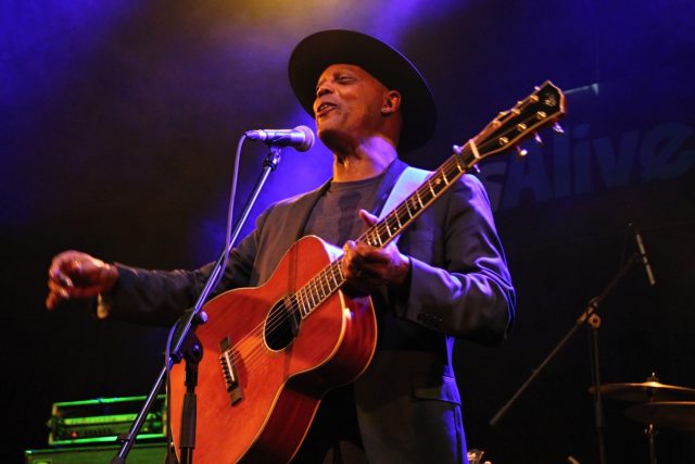Bluesman Eric Bibb na koncertě v Šumperku | foto: Antonín Schindler,  Český rozhlas