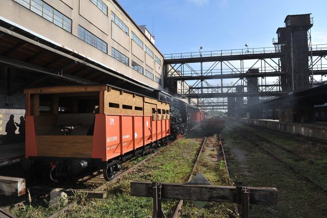 Legionáři,  historický vlak,   střílna je řazená před lokomotivou | foto: Filip Jandourek