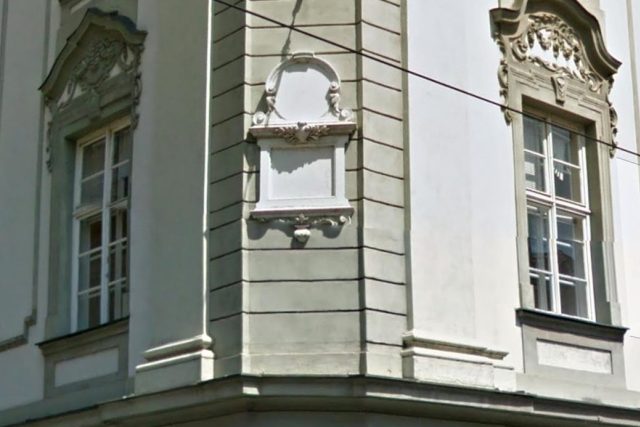 Pamětní deska R. Eitelbergera na Domě armády v Olomouci | foto: Martina Mertová