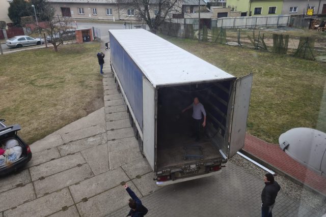 Jeden z kamionů,  který s humanitární pomocí zamíří na Ukrajinu | foto: Barbora Weinekötter,  Český rozhlas