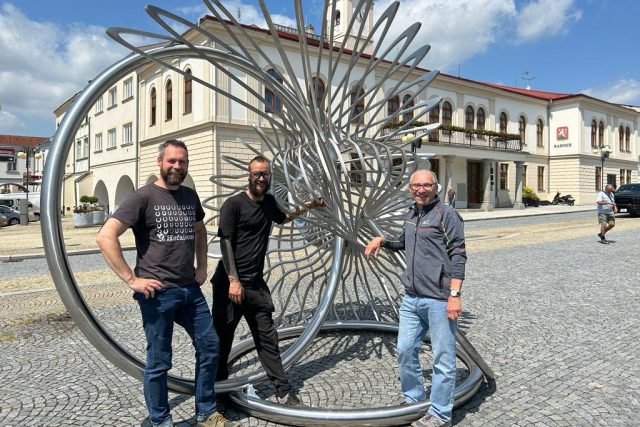 Kurátor Jan Lauro,  výtvarník Jan Dostál a starosta Lipníku Miloslav Přikryl | foto: Lenka Kratochvílová,  Český rozhlas