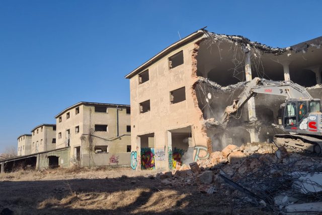 Demolice bývalých kasáren na olomoucké Velkomoravské ulici | foto: Barbora Weinekötter,  Český rozhlas