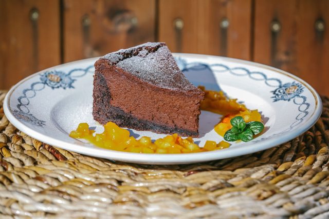 Krémový čokoládový koláč od Zuzany Malé vám zaplaví mozek velkou radostí