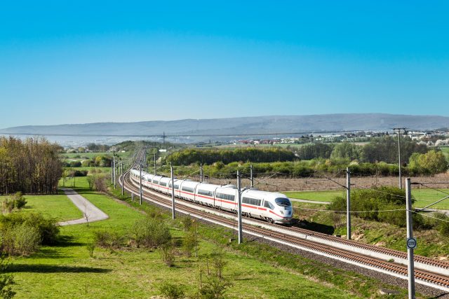 Vysokorychlostní železniční trať  (ilustrační) | foto: Profimedia