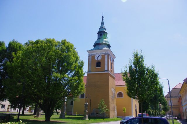 Zvonice navazuje na kostel sv. Máří Magdalény | foto: Miroslav Kobza,  Český rozhlas