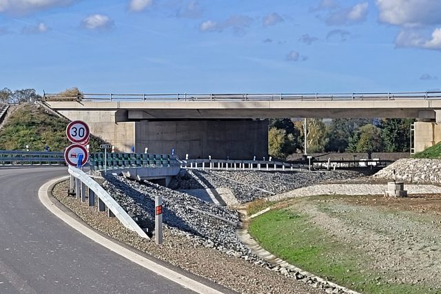 Mostů je na trase nové silnice celkem 21 | foto: Miroslav Kobza,  Český rozhlas