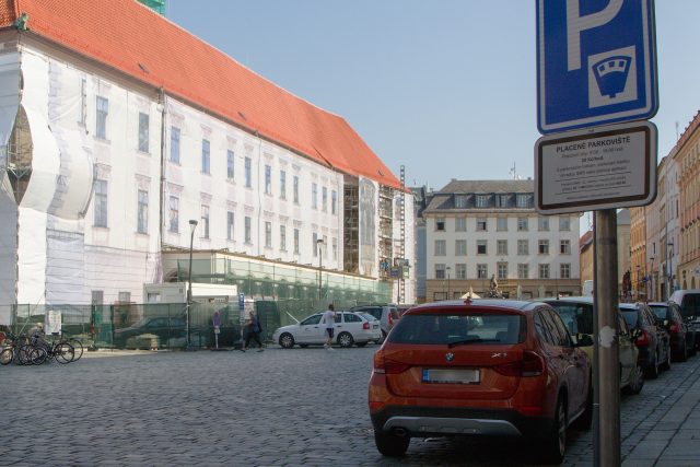 Parkování na olomouckém Horním náměstí  (Ilustrační foto) | foto: Tomáš Sedláček,  Český rozhlas