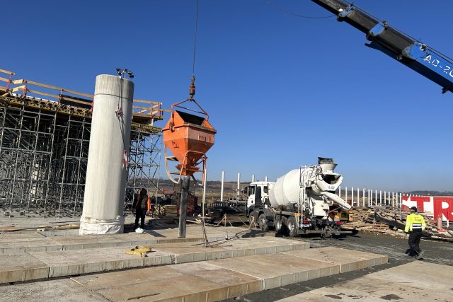 Práce na poslední části dálnice D1. Úsek mezi Přerovem a Říkovicemi | foto: Lenka Kratochvílová,  Český rozhlas