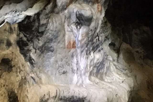 Epigrafický průzkum odhalil v jeskyni Na Špičáku na 4000 nápisů a maleb | foto: Andrea Švubová