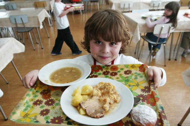 Děti ze sociálně slabých rodin mají nárok na dotované obědy  (ilustrační foto) | foto: Fotobanka Profimedia,  Český rozhlas