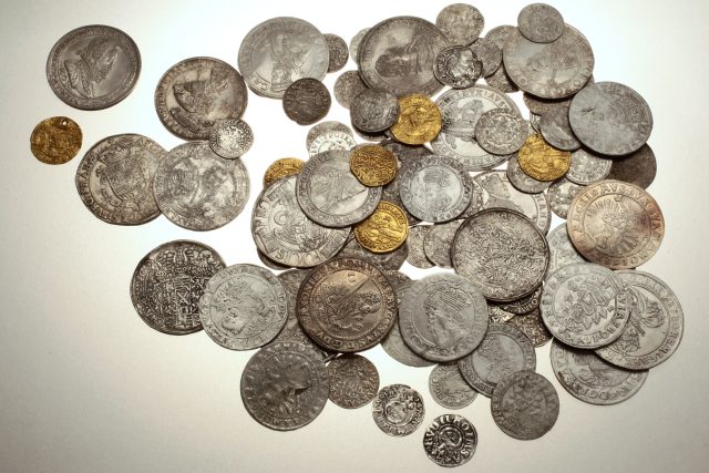 Ukázka mincí z přerovského pokladu | foto: Fotoarchiv MKP,  autor: Pavel Rozsíval