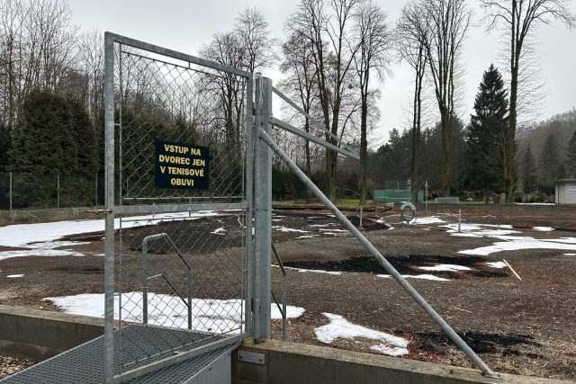 Zářijovými povodněmi poničený tenisový areál v Teplicích nad Bečvou | foto: Lenka Kratochvílová,  Český rozhlas