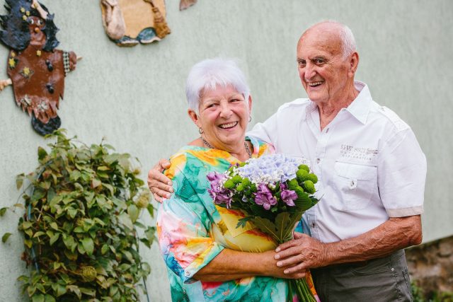  Věkový rozdíl smazala bělozářka liliovitá. I po 58 letech si pořád užívají