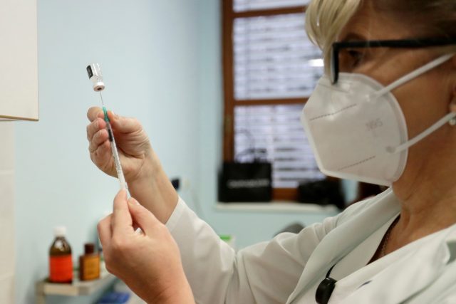 Očkování proti koronaviru  (ilustrační foto) | foto: David W Cerny,  Reuters