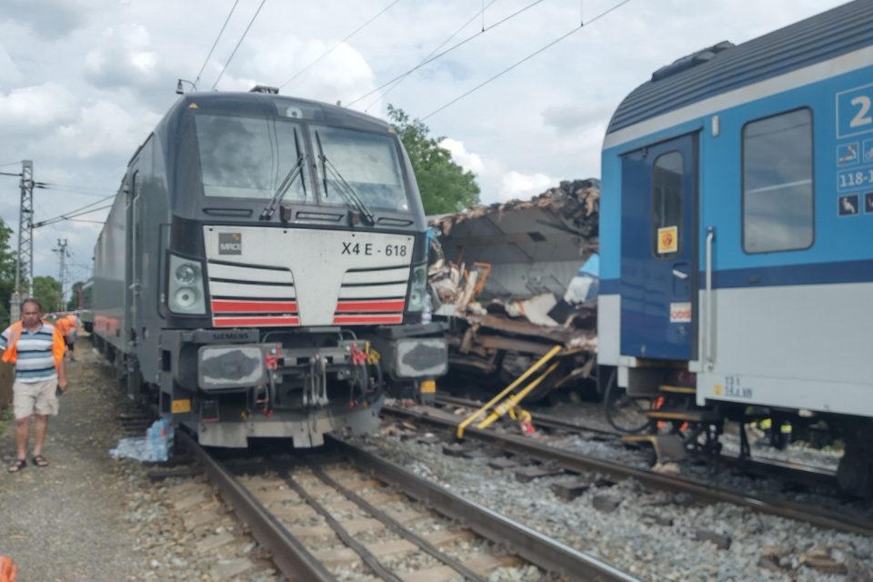 V Němčicích nad Hanou se srazila lokomotiva s osobním vlakem | foto: Drážní inspekce
